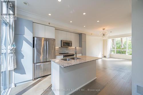 Th12 - 18 Graydon Hall Drive, Toronto, ON - Indoor Photo Showing Kitchen With Double Sink With Upgraded Kitchen