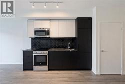 285 DUFFERIN ST W/S Street Unit# 609 Toronto, ON M6K 0J2