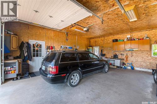 316 3Rd Avenue, Meacham, SK - Indoor Photo Showing Garage