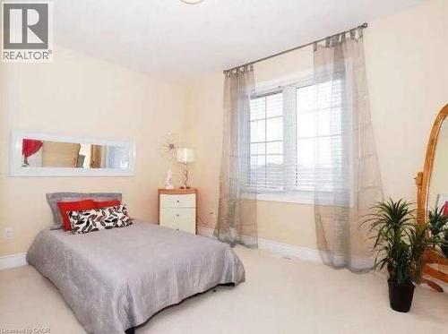 566 BUCKINGHAM Boulevard , Waterloo, Ontario N2T 2T8 5