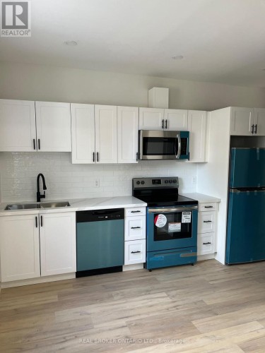 30 VICTORIA AVENUE N , Hamilton, Ontario L8L 5E1 3