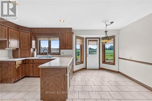 7011 Dickenson Road E, Hamilton, ON - Indoor Photo Showing Kitchen With Double Sink