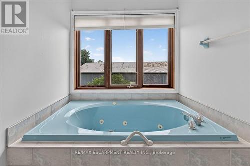 7011 Dickenson Road E, Hamilton, ON - Indoor Photo Showing Other Room