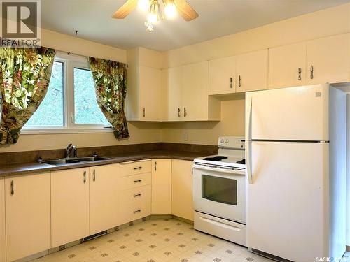 1619 Vickies Avenue, Saskatoon, SK - Indoor Photo Showing Kitchen With Double Sink