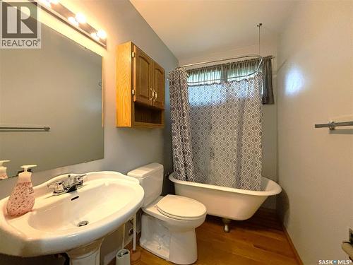 1619 Vickies Avenue, Saskatoon, SK - Indoor Photo Showing Bathroom
