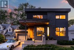 28 BEAUCOURT ROAD Toronto, ON M8Y 3G2