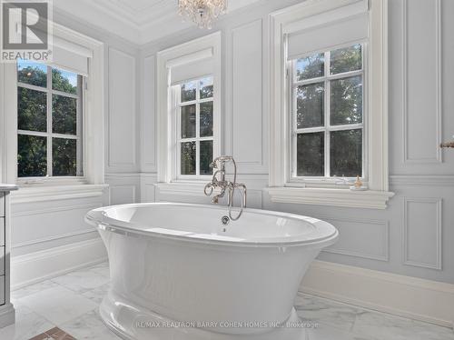 21 Don Ridge Drive, Toronto, ON - Indoor Photo Showing Bathroom