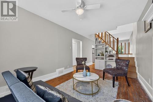 62 Erie Avenue, Hamilton, ON - Indoor Photo Showing Living Room