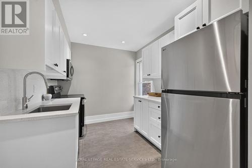 62 Erie Avenue, Hamilton, ON - Indoor Photo Showing Kitchen With Upgraded Kitchen