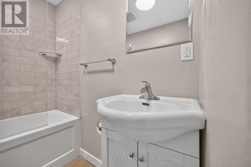 62 Erie Avenue, Hamilton, ON - Indoor Photo Showing Bathroom