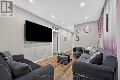 62 Erie Avenue, Hamilton, ON - Indoor Photo Showing Living Room