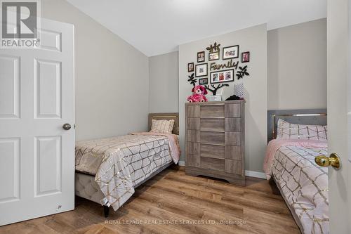 62 Erie Avenue, Hamilton, ON - Indoor Photo Showing Bedroom