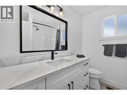Mainfloor bathroom - 
