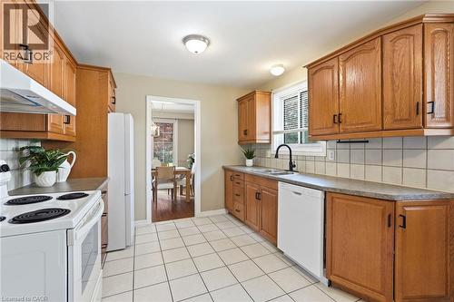635 Ramsgate Road, Burlington, ON - Indoor Photo Showing Kitchen With Double Sink