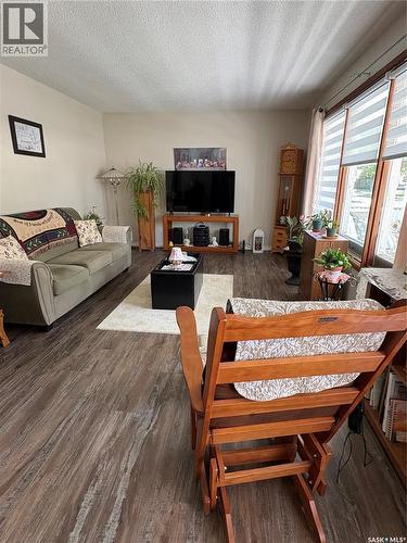 200 3Rd Street Ne, Ituna, SK - Indoor Photo Showing Living Room
