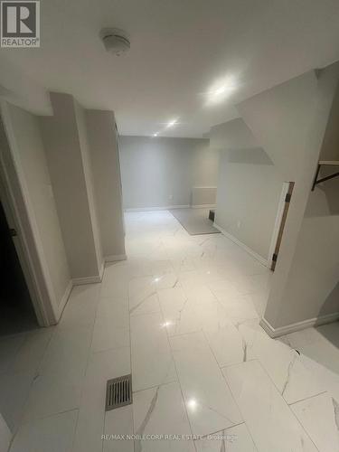 20 PAYZAC AVENUE , Toronto, Ontario M1E 2W7 5