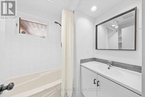 135 Upper Lorne Place, Ottawa, ON - Indoor Photo Showing Bathroom