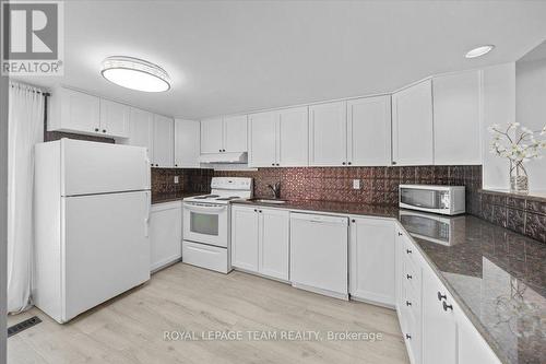 135 Upper Lorne Place, Ottawa, ON - Indoor Photo Showing Kitchen