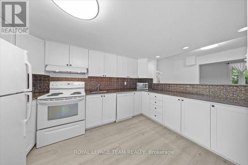135 Upper Lorne Place, Ottawa, ON - Indoor Photo Showing Kitchen
