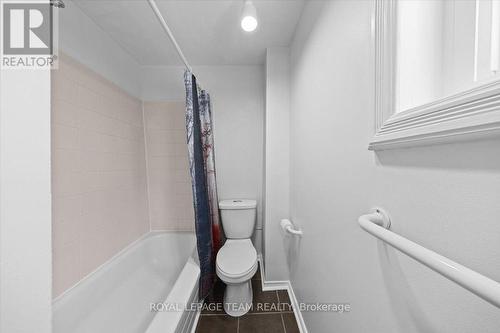 135 Upper Lorne Place, Ottawa, ON - Indoor Photo Showing Bathroom