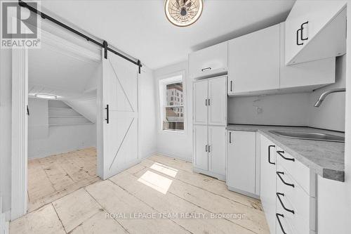 135 Upper Lorne Place, Ottawa, ON - Indoor Photo Showing Kitchen