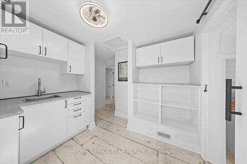 135 Upper Lorne Place, Ottawa, ON - Indoor Photo Showing Kitchen