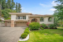 948 Boulderwood Rise Saanich, BC V8Y 3G5