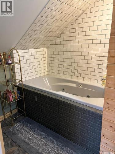 116 5Th Avenue N, Big River, SK - Indoor Photo Showing Bathroom