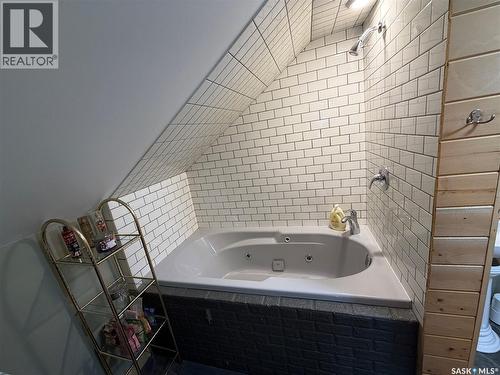 116 5Th Avenue N, Big River, SK - Indoor Photo Showing Bathroom