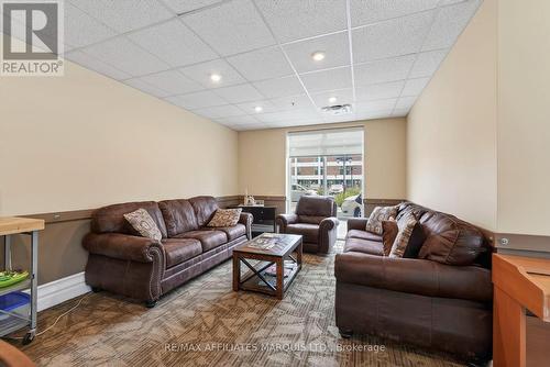 200 - 108 Second Street E, Cornwall, ON - Indoor Photo Showing Living Room