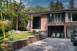 31 LOCHINVAR CRESCENT Toronto, ON M3A 3J9