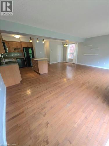 998 Mapleridge Street, London, ON - Indoor