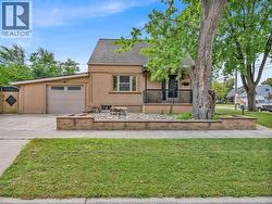 4891 SEMINOLE Windsor, ON N9V 0A2
