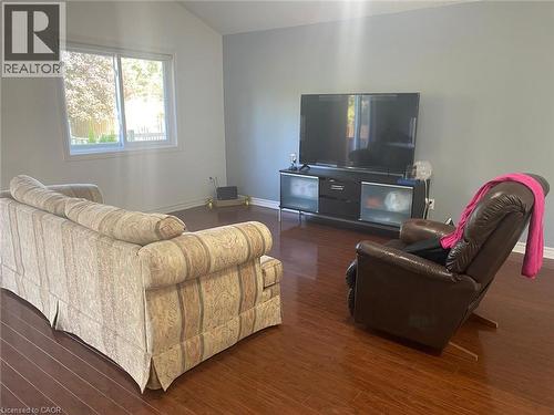 806 Fairway Crescent, Kitchener, ON - Indoor Photo Showing Living Room