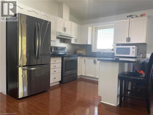 806 Fairway Crescent, Kitchener, ON - Indoor Photo Showing Kitchen