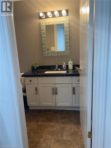 806 Fairway Crescent, Kitchener, ON - Indoor Photo Showing Bathroom