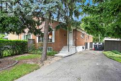 3239 QUEEN FREDERICA DRIVE  Mississauga, ON L4Y 2Z9