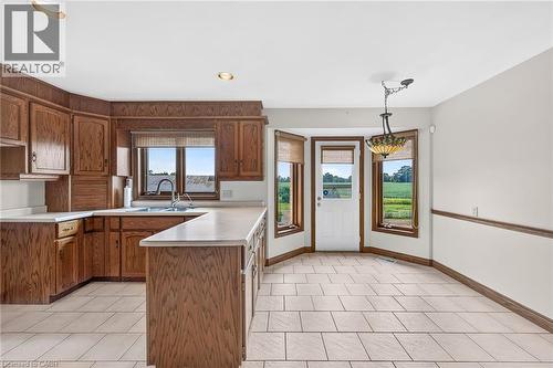 7011 Dickenson Road E, Mount Hope, ON - Indoor Photo Showing Kitchen With Double Sink