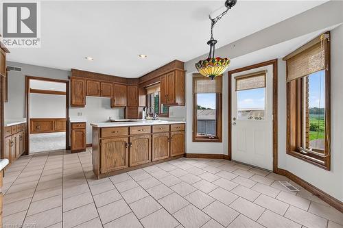 7011 Dickenson Road E, Mount Hope, ON - Indoor Photo Showing Kitchen