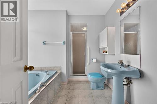 7011 Dickenson Road E, Mount Hope, ON - Indoor Photo Showing Bathroom