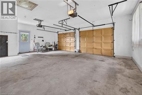 7011 Dickenson Road E, Mount Hope, ON - Indoor Photo Showing Garage