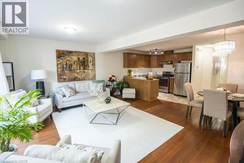 975 Strasburg Road Unit# 3, Kitchener, ON - Indoor Photo Showing Living Room