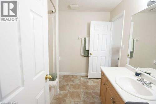 975 Strasburg Road Unit# 3, Kitchener, ON - Indoor Photo Showing Bathroom