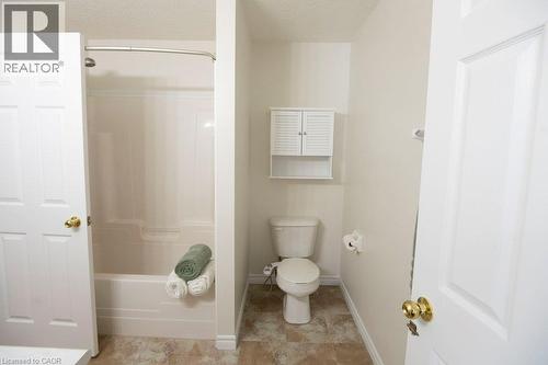 975 Strasburg Road Unit# 3, Kitchener, ON - Indoor Photo Showing Bathroom