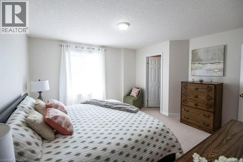 975 Strasburg Road Unit# 3, Kitchener, ON - Indoor Photo Showing Bedroom