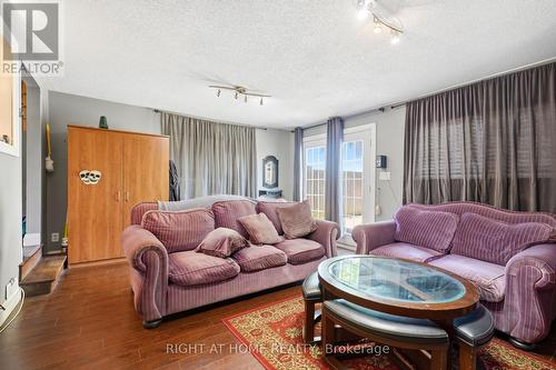 123 Crosthwaite Avenue N, Hamilton, ON - Indoor Photo Showing Living Room