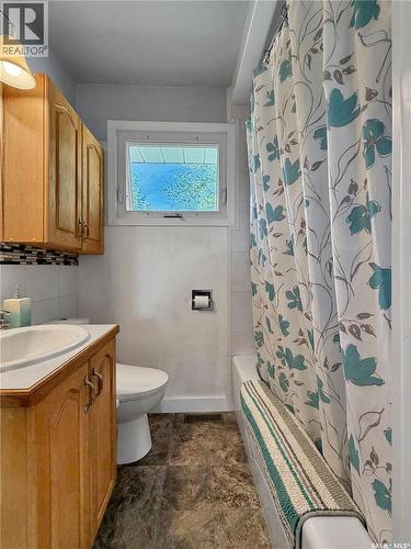 507 Prairie Avenue, Arcola, SK - Indoor Photo Showing Bathroom