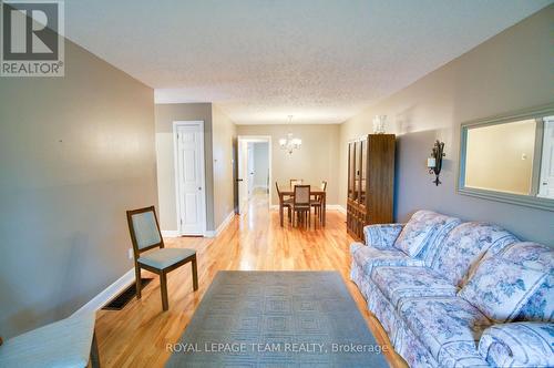 1072 Aldea Avenue, Ottawa, ON - Indoor Photo Showing Living Room