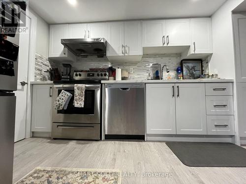 LOWER - 52 MONKSWOOD CRESCENT , Newmarket, Ontario L3Y 2K1 2