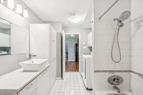 Salle de bains - 23 Av. De Naples, Candiac, QC - Indoor Photo Showing Bathroom